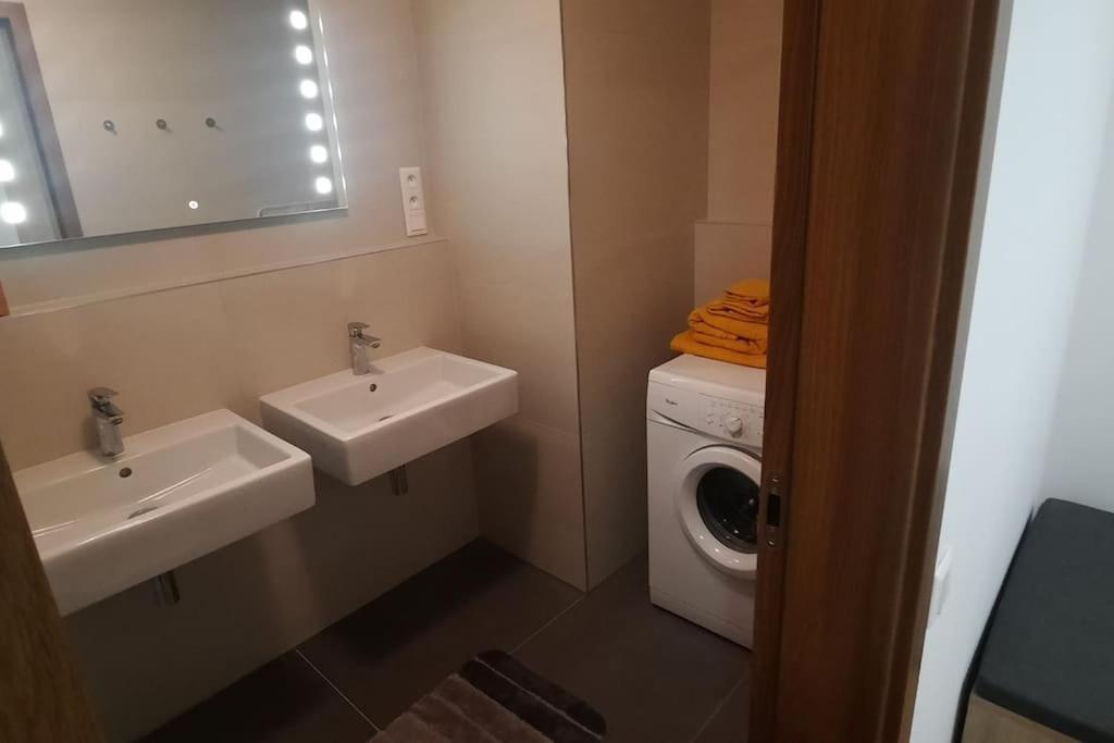 Sky-Park Flat&Parking Διαμέρισμα Μπρατισλάβα Εξωτερικό φωτογραφία