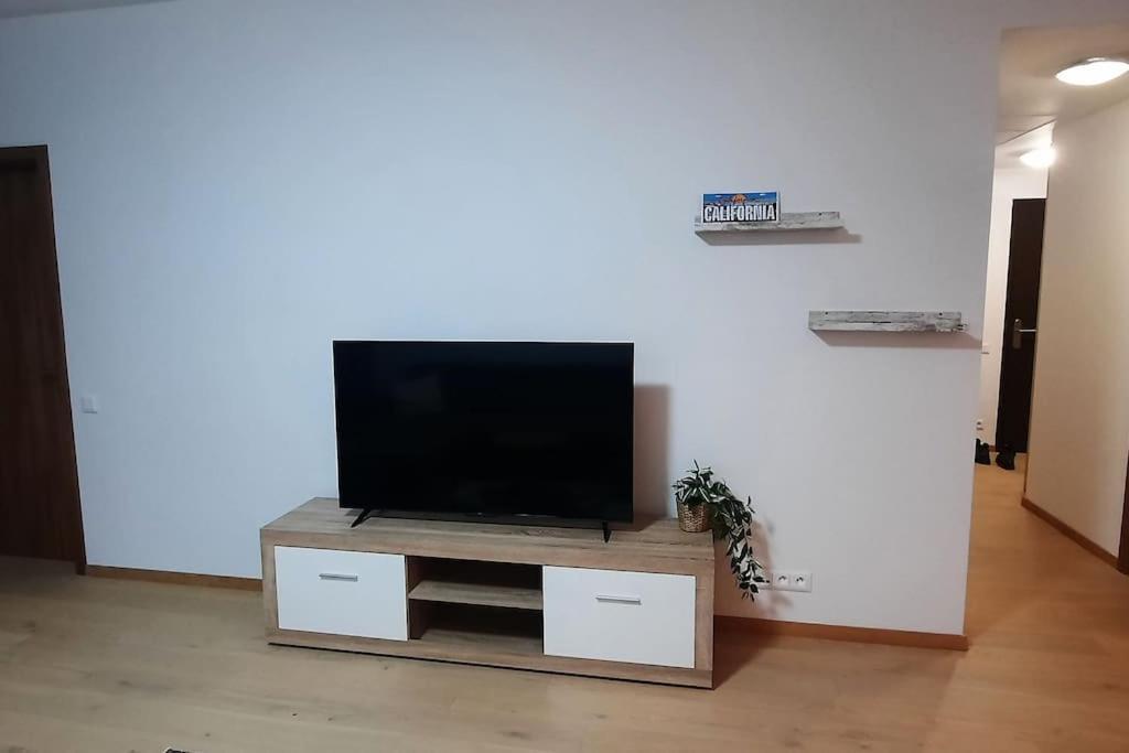 Sky-Park Flat&Parking Διαμέρισμα Μπρατισλάβα Εξωτερικό φωτογραφία